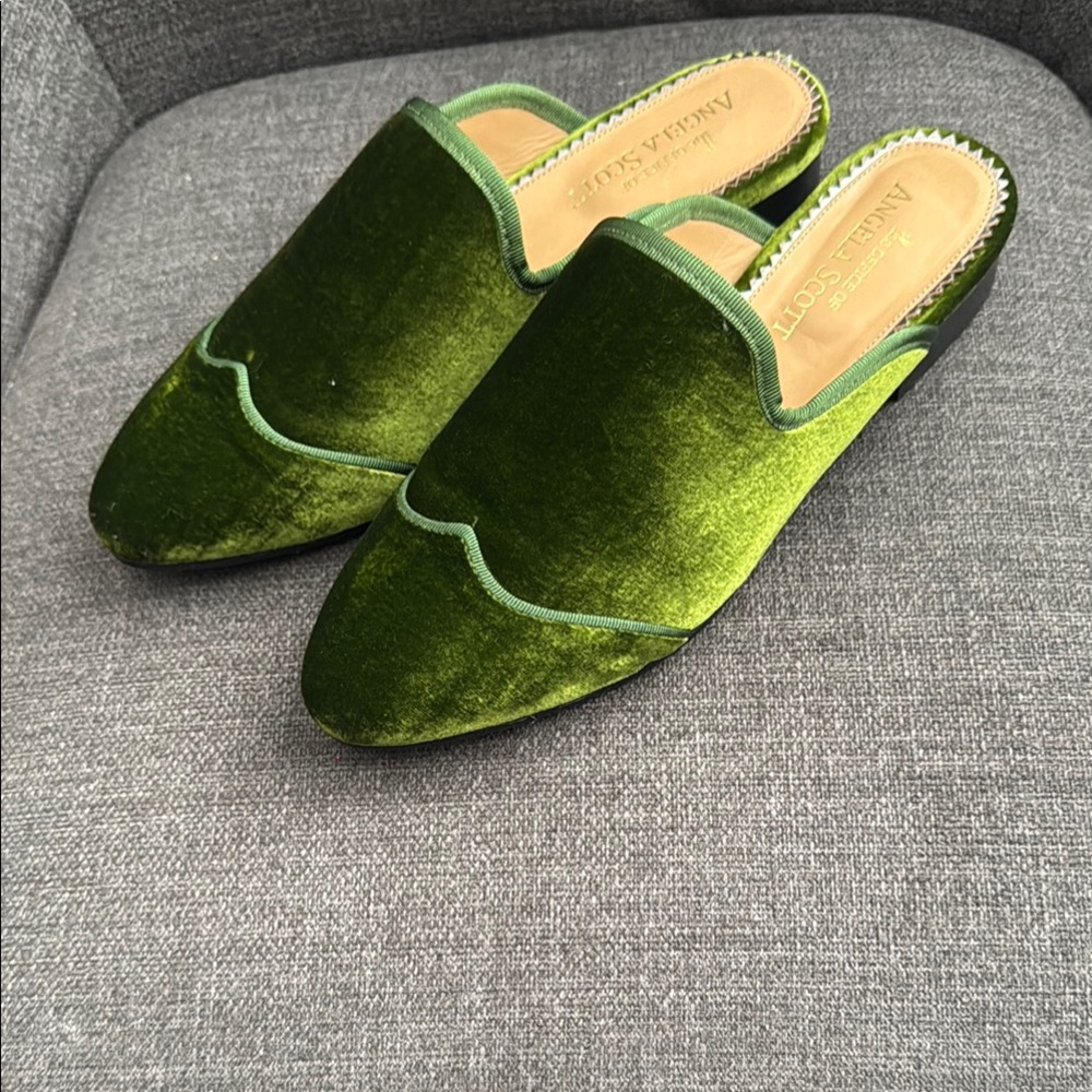 Emerald Green Velvet Mules with Pointed Toe.